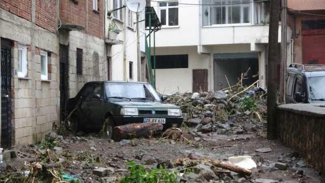 Giresun'da sel felaketi! Ev ve iş yerleri su altında kaldı, mahsur kalanlar tahliye edildi