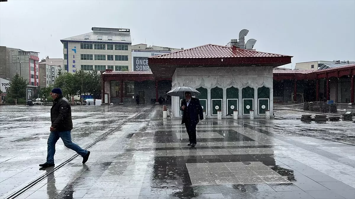 Doğu Anadolu'da Sağanak Yağış Hayatı Olumsuz Etkiledi