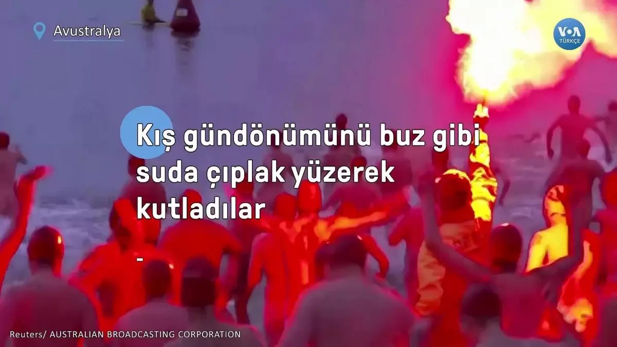Kış gündönümünü buz gibi suda çıplak yüzerek kutladılar