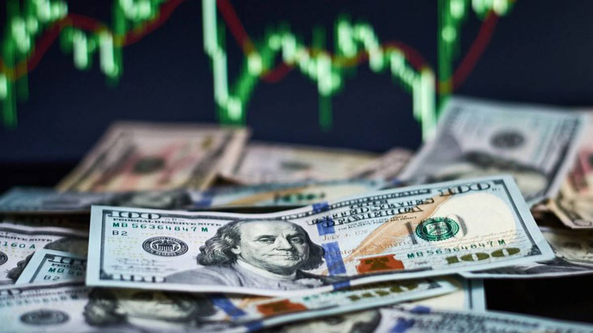 Merkez Bankası'nın faiz kararı sonrası dolar güne tarihi rekoru kırarak başladı