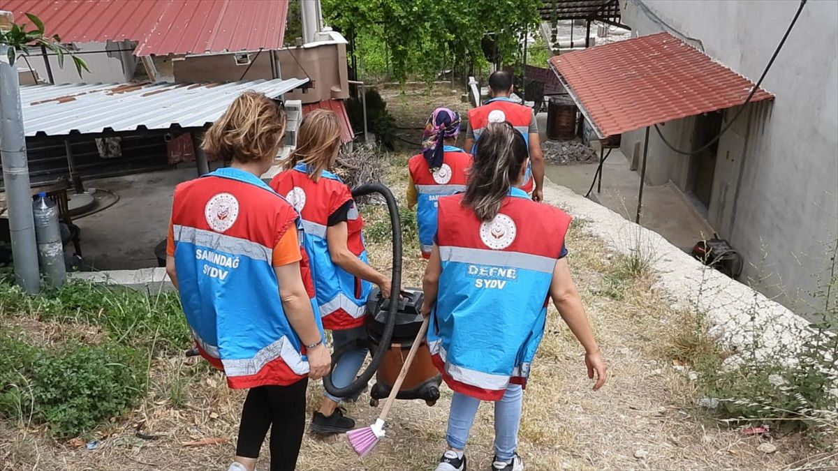 Samandağ'da depremden etkilenen yaşlı ve engellilere Vefa Projesi