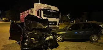 Simav'da polis ekiplerine kaçan sürücü park halindeki araçlara çarptı