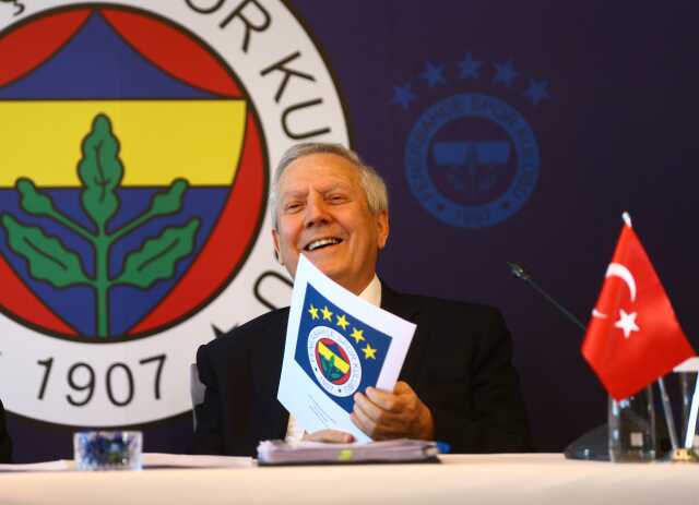 Son Dakika: Eski Fenerbahçe Başkanı Aziz Yıldırım: Hiç kimse başkanlığa aday olmazsa ben adayım
