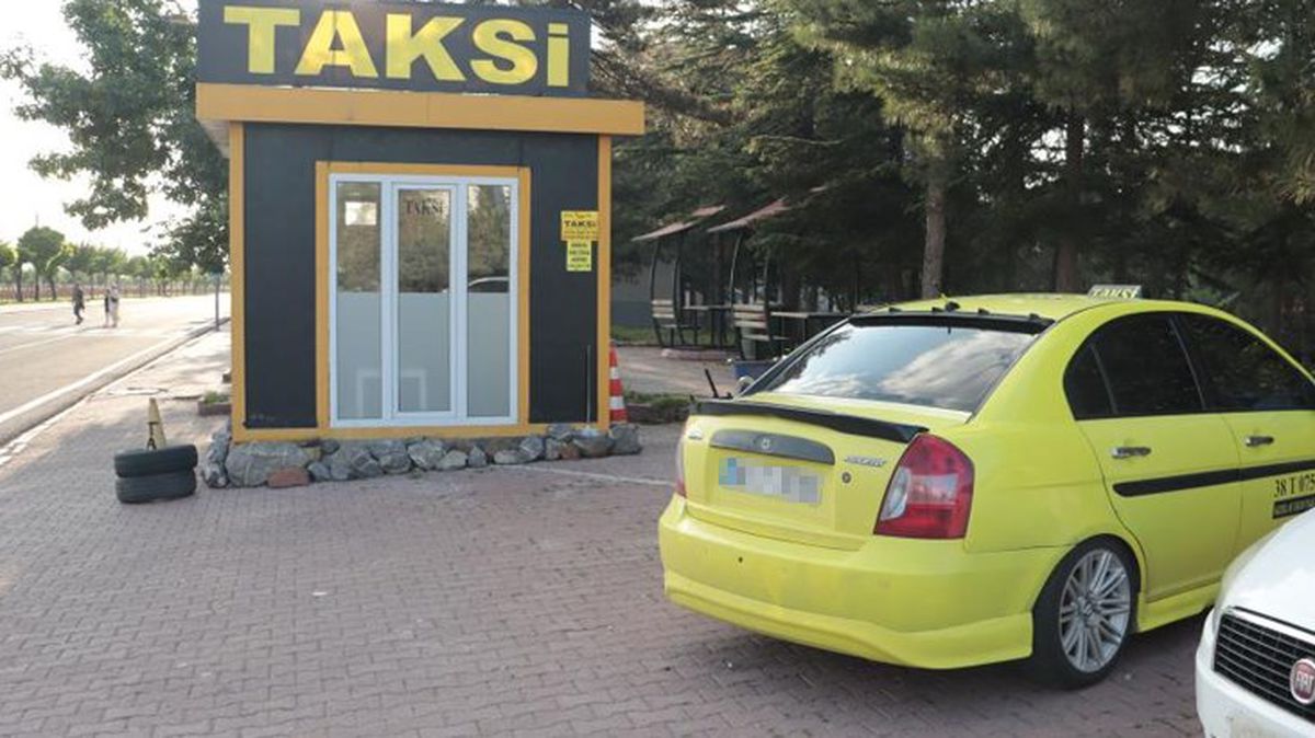 Taksicilerin 'yolcu' kavgası kanlı bitti: 1 ölü