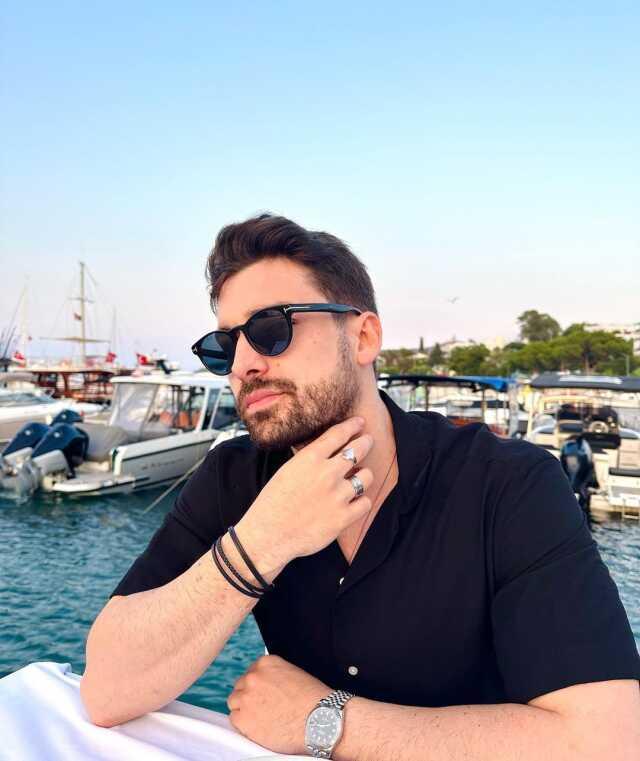 Tatilde görüntülenen Sıla Türkoğlu ve Alp Navruz'un aşkı belgelendi Tatilde görüntülenen Sıla Türkoğlu ve Alp Navruz'un aşkı belgelendi