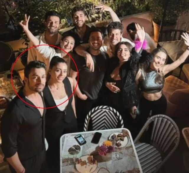 Tatilde görüntülenen Sıla Türkoğlu ve Alp Navruz'un aşkı belgelendi Tatilde görüntülenen Sıla Türkoğlu ve Alp Navruz'un aşkı belgelendi