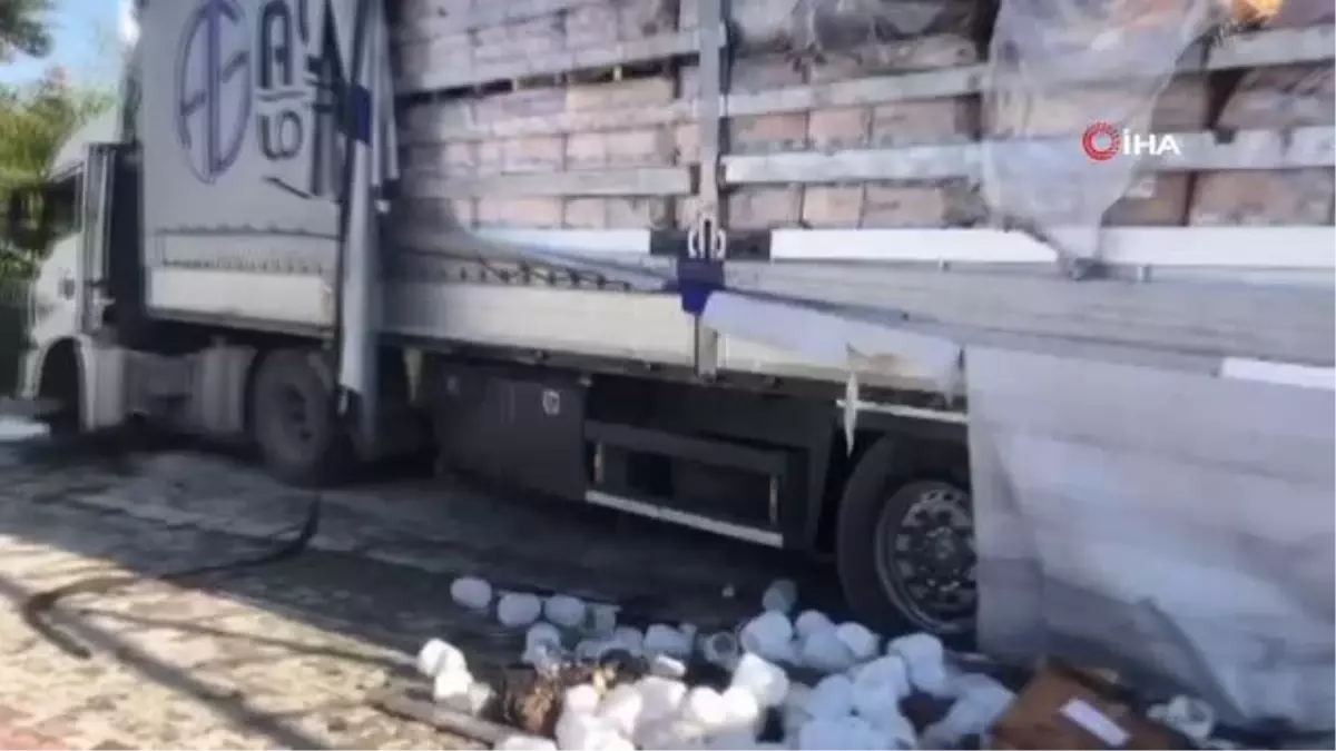 Tır şoförü uyudu... Evin bahçe duvarına daldı alev aldı