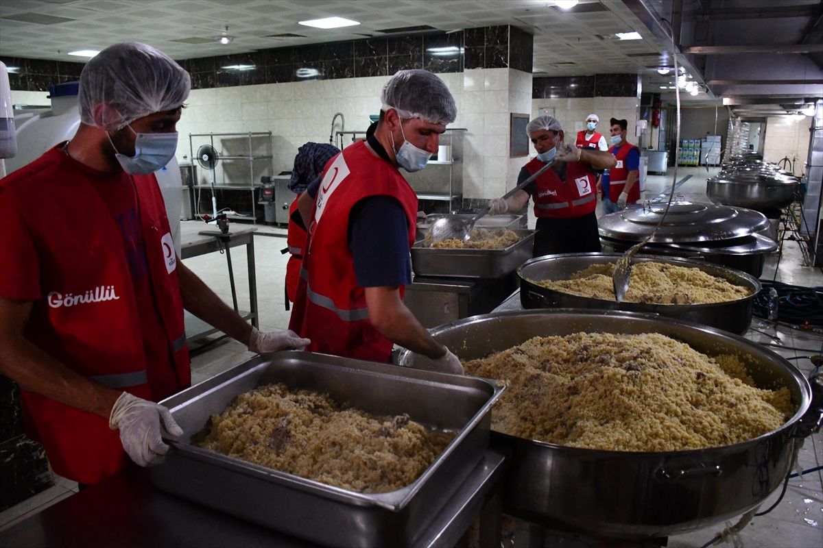 Türk Kızılay, Hatay'da depremzedelere yardımlarına devam ediyor