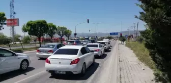 Afyonkarahisar'da Kurban Bayramı tatili nedeniyle araç yoğunluğu