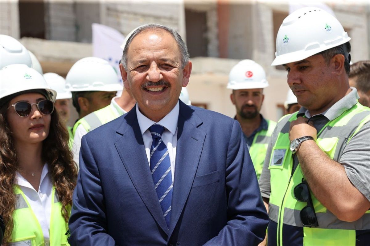 Depremzedelere 338 geçici iş yeri teslim edildi