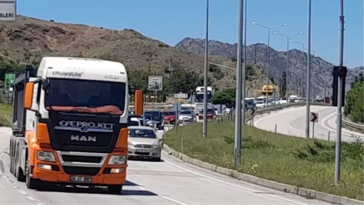 İstanbul-Samsun D-100 Karayolu'nda Bayram Tatili Yoğunluğu