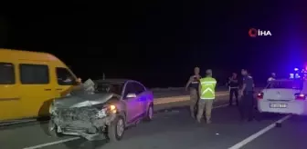 Erzincan'da iki otomobilin çarpıştığı kazada 12 kişi yaralandı