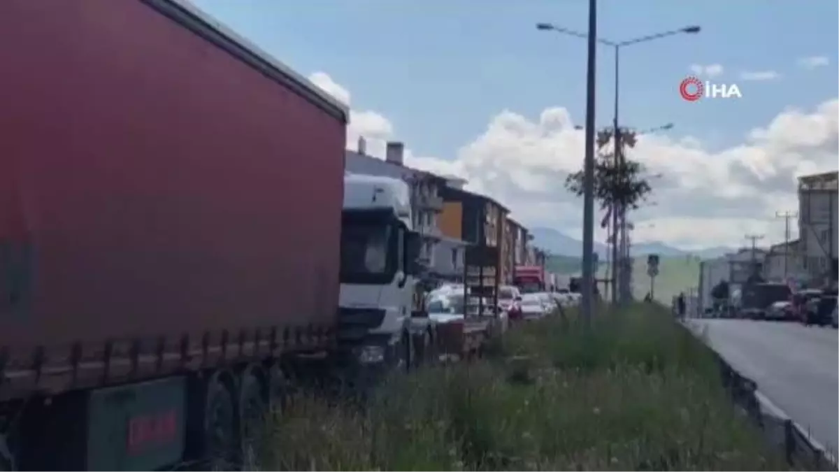Erzurum-Erzincan karayolunda bayram yoğunluğu