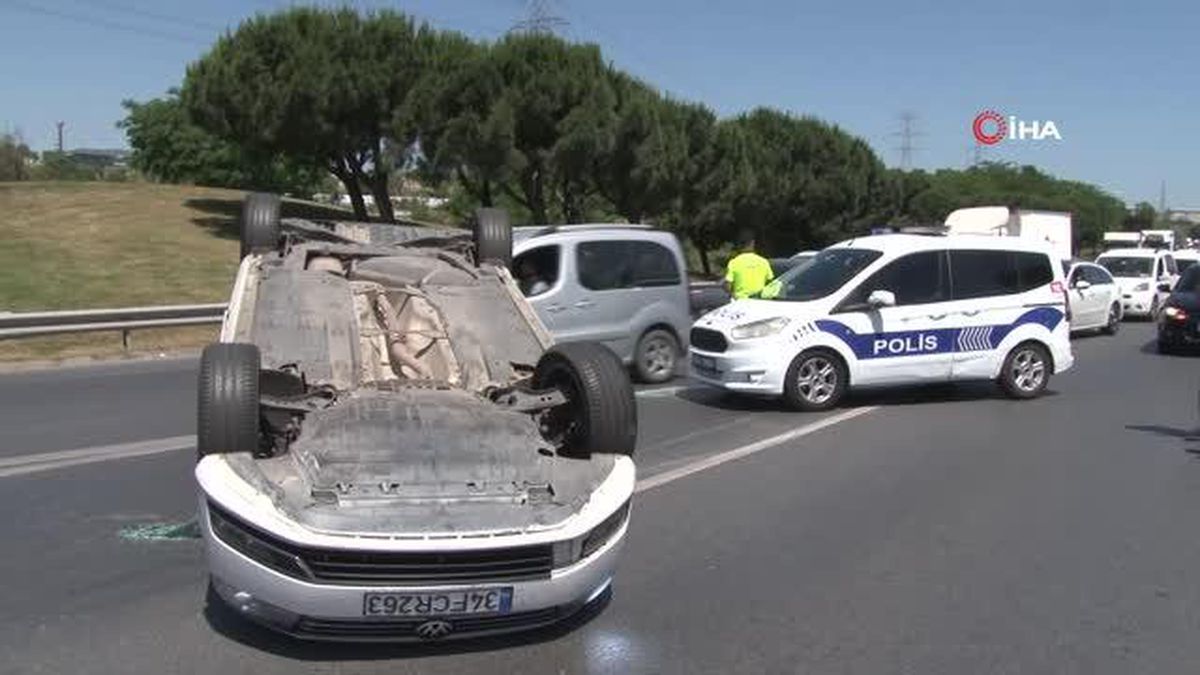 Esenler'de kaza yapan otomobil takla atıp ters döndü