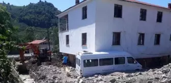 Giresun'da selin izleri siliniyor, heyelanda kaybolan kişi aranıyor (2)