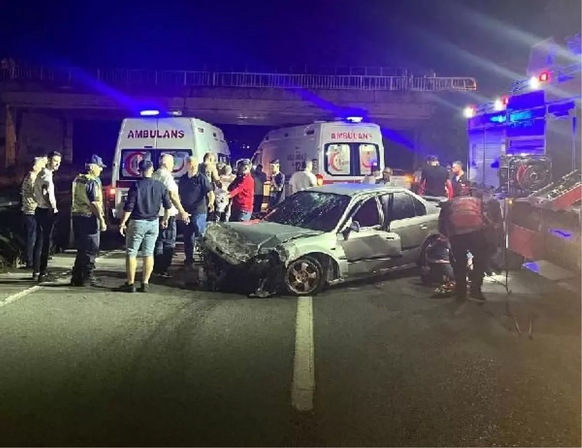 Sakarya'da Üst Geçide Çarpma Kazası: 2 Yaralı
