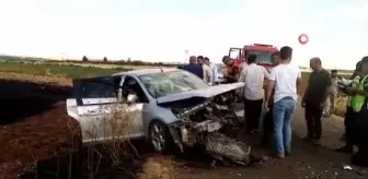 Otomobiller kafa kafaya çarpıştı: 5 yaralı