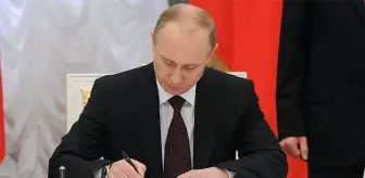 Putin, hükümlülerin sözleşme kapsamında askere alınmasına ilişkin yasayı imzaladı
