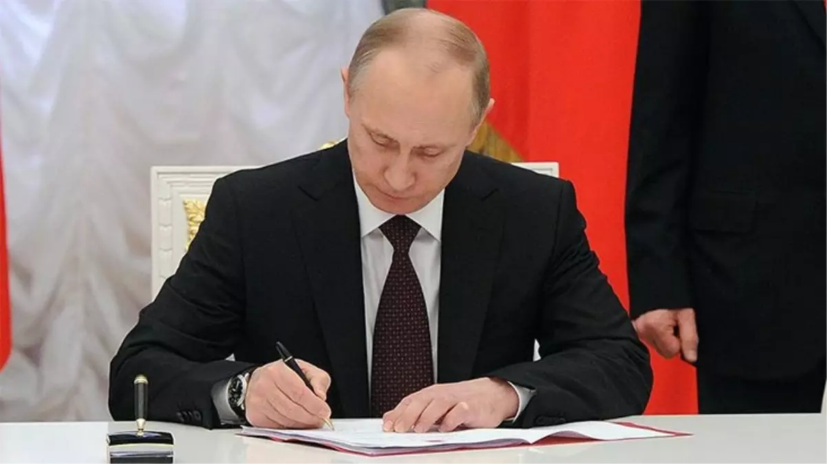 Putin, hükümlülerin sözleşme kapsamında askere alınmasına ilişkin yasayı imzaladı