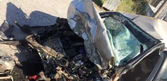 Manisa'da TIR ile kafa kafaya çarpışan otomobilin sürücüsü hayatını kaybetti