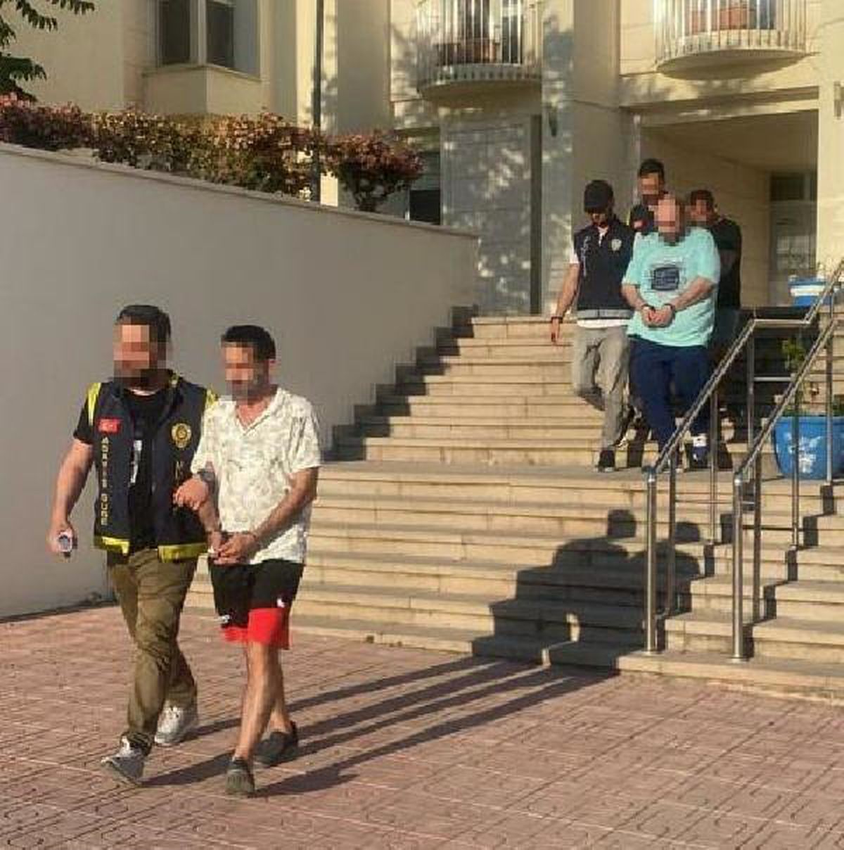 Bodrum'da fuhuş operasyonu: 19 kadın kurtarıldı, 7 kişi gözaltına alındı