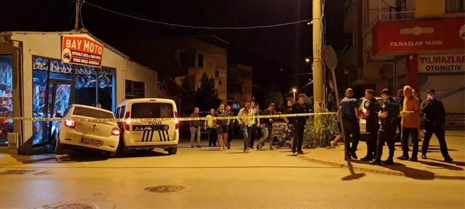 İznik'te kovalamaca sonucu iş yerine giren otomobildeki 3 zanlı yakalandı