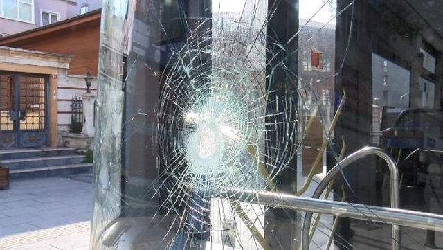 İETT şoförü aynasına çarpan meslektaşına baltayla saldırdı
