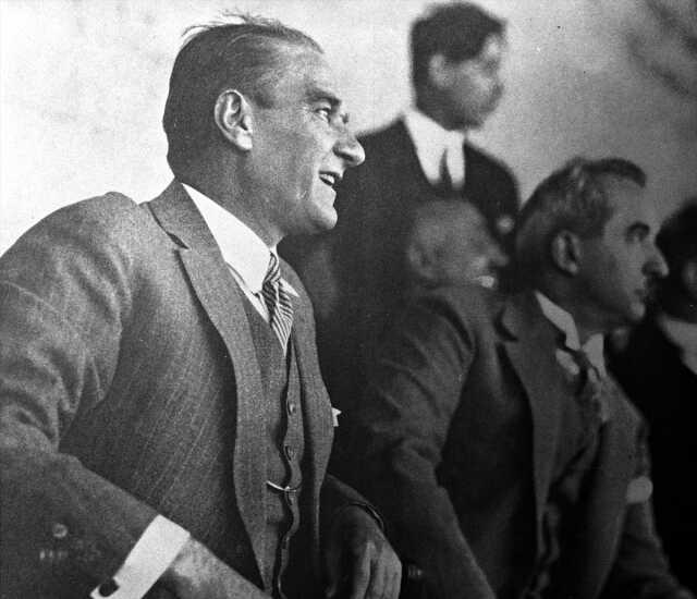 Gazi Koşusu'nu kim kazandı? 97. Gazi Koşusu'nu kazanan jokey kimdir, jokey ödülü ne kadar? Gazi Koşusu'nu kim kazandı? 97. Gazi Koşusu'nu kazanan jokey kimdir, jokey ödülü ne kadar?