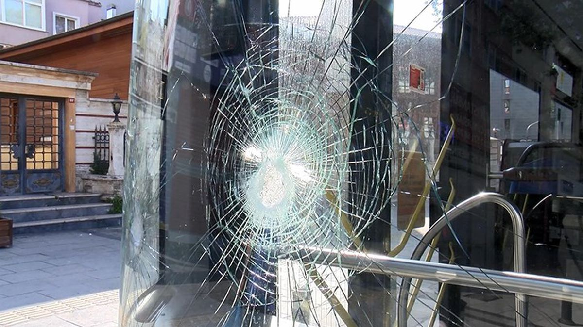 İETT şoförü aynasına çarpan meslektaşına baltayla saldırdı