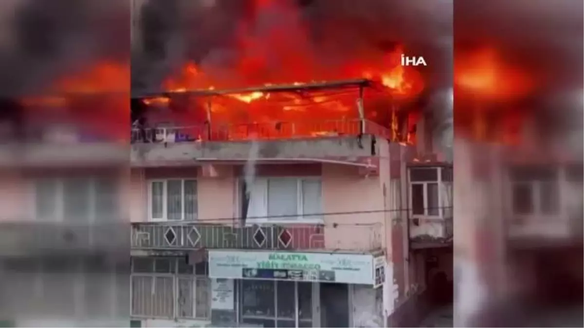 İzmir'de bir binanın çatı katı alev alev yandı