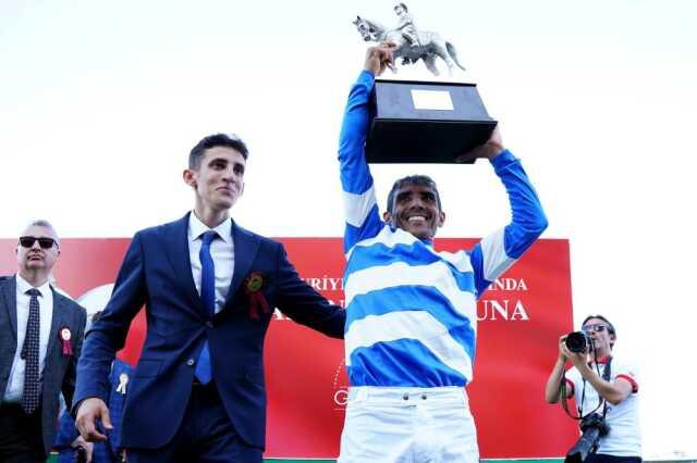 Son Dakika: 97. Gazi Koşusu'nu Mehmet Kaya'nın jokeyliğini yaptığı Urfa Aslanı kazandı Son Dakika: 97. Gazi Koşusu'nu Mehmet Kaya'nın jokeyliğini yaptığı Urfa Aslanı kazandı