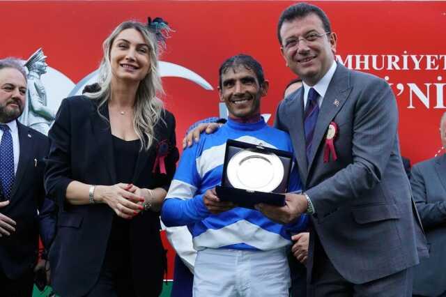 Son Dakika: 97. Gazi Koşusu'nu Mehmet Kaya'nın jokeyliğini yaptığı Urfa Aslanı kazandı Son Dakika: 97. Gazi Koşusu'nu Mehmet Kaya'nın jokeyliğini yaptığı Urfa Aslanı kazandı