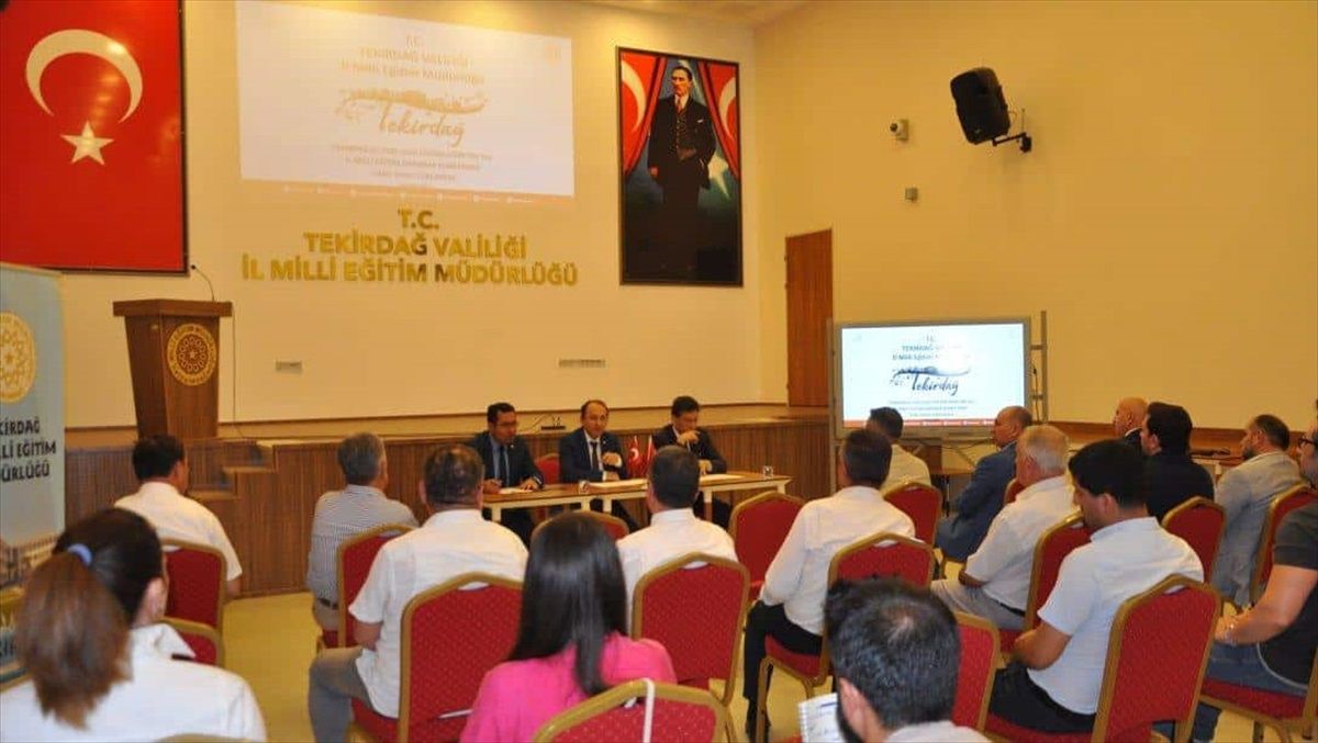 Tekirdağ'da Kurban Bayramı dolayısıyla çocuklara kıyafet yardımı yapıldı