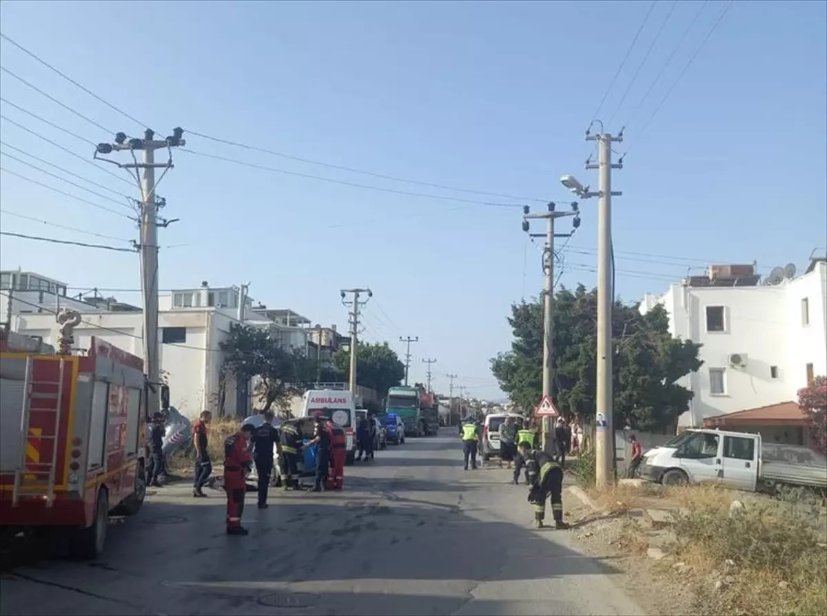 Bodrum'da Beton Elektrik Direğine Çarpan Otomobilin Sürücüsü Hayatını Kaybetti