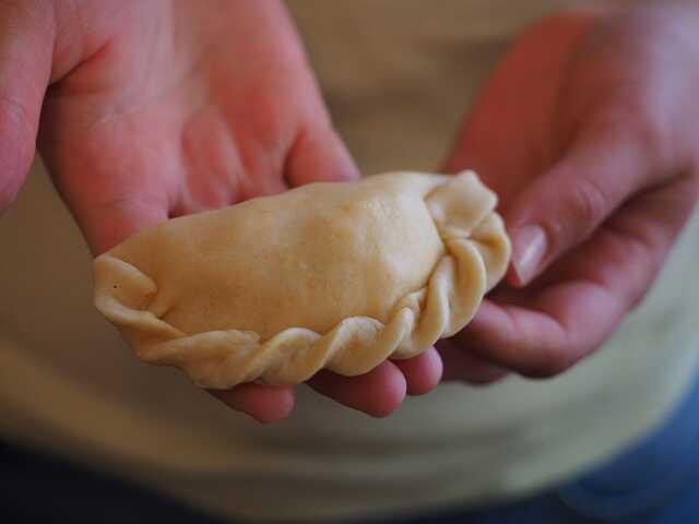 Empanada nedir, nasıl yapılır? Empanada tarifi! Masterchef Empanada nasıl yapılır? Empanada için gerekli malzemeler nelerdir? Empanada hangi ülkenin?