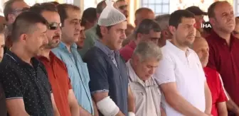 Feci kazada hayatını kaybeden anne ve iki çocuğu son yolculuğuna uğurlandı
