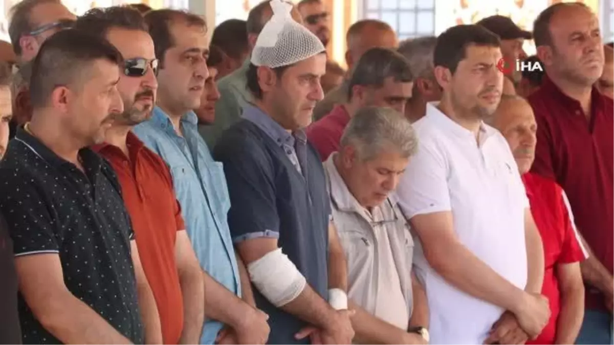 Feci kazada hayatını kaybeden anne ve iki çocuğu son yolculuğuna uğurlandı
