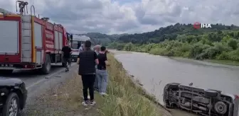 Zonguldak'ta Kontrolden Çıkan Araç Dereye Uçtu, 1 Yaralı