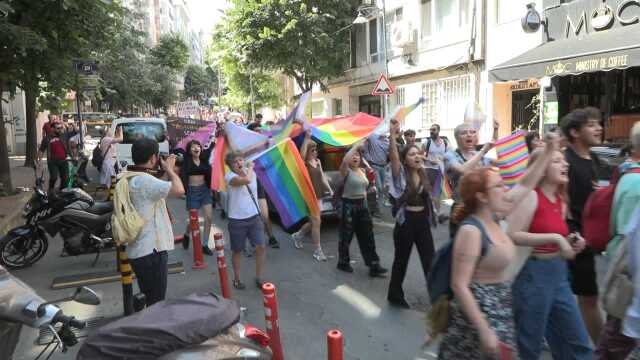 LGBT yürüyüşünde 113 gözaltı! İstanbul Valisi Davut Gül, vatandaşlara seslendi: Eleştirmek için bile onları paylaşmayın