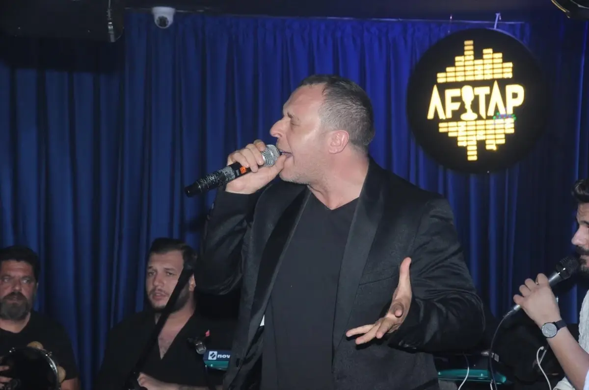 Şarkıcı Güçlü Soydemir, Adana'da sahne aldı