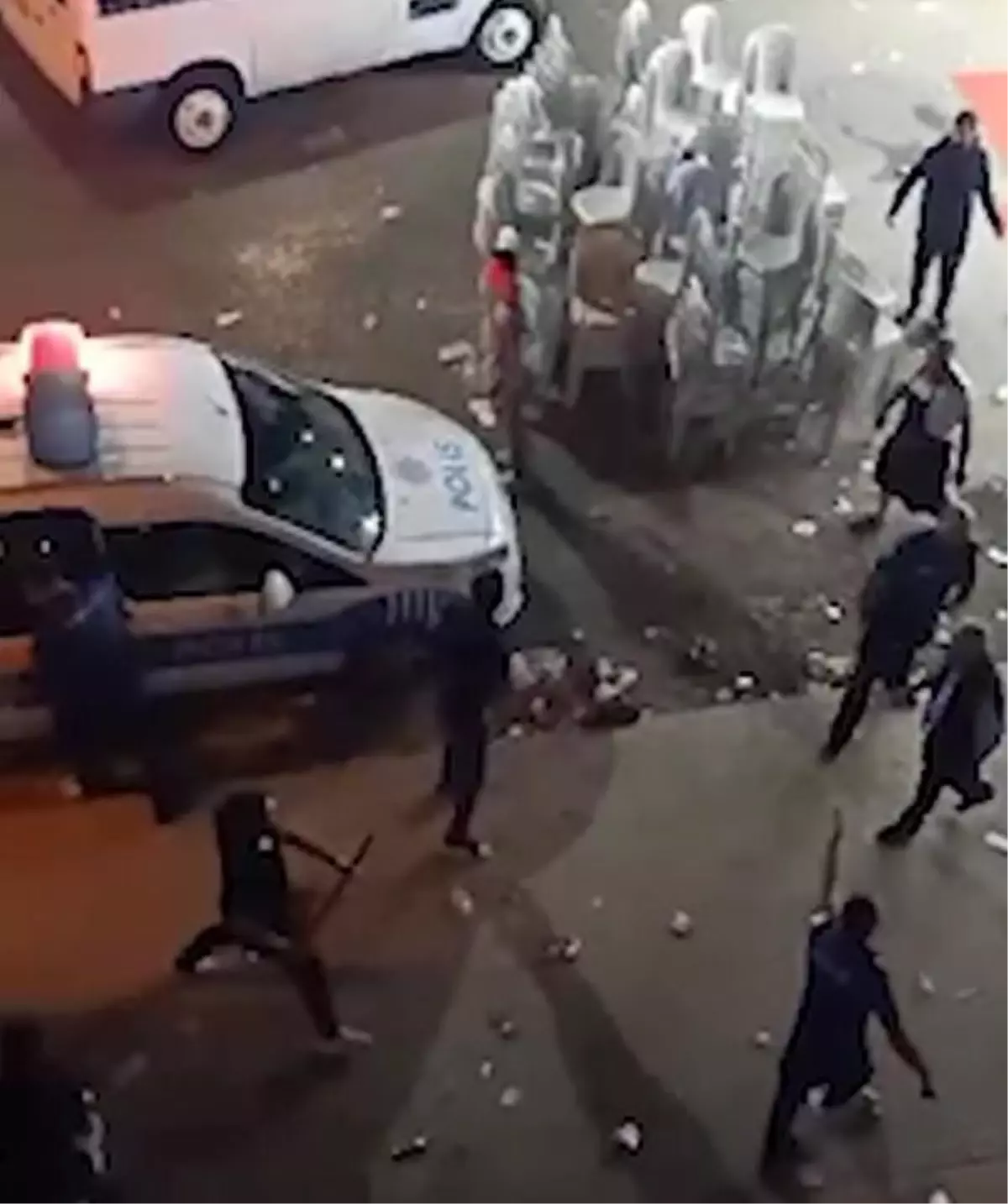 Çerkezköy'de düğünü sonlandırmak isteyen polis ekiplerine saldırı