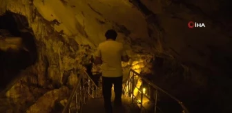 UNESCO Kültür Mirası listesindeki mağara, Soğan sarkıtlarıyla dikkat çekiyor