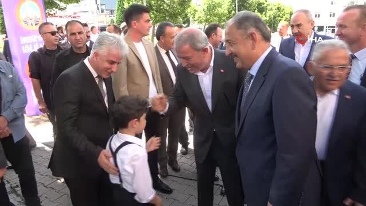 Bakan Özhaseki: Sene sonuna kadar 311 bin kalıcı konut tamamlanacak