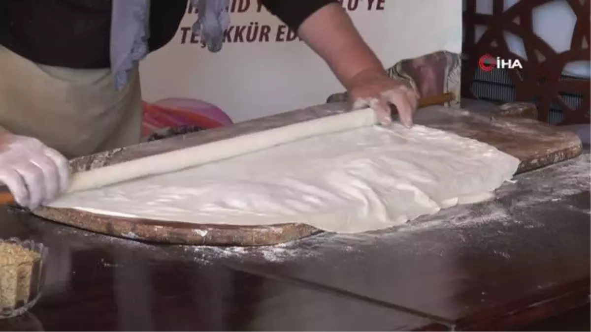 Sivrihisar'ın özel muska baklavasına bayram yaklaşırken talepler artıyor