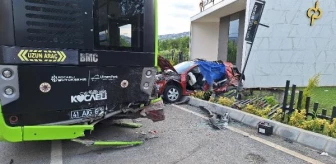 İzmit'te Otomobil Halk Otobüsüne Çarptı: 3 Ölü, 3 Yaralı