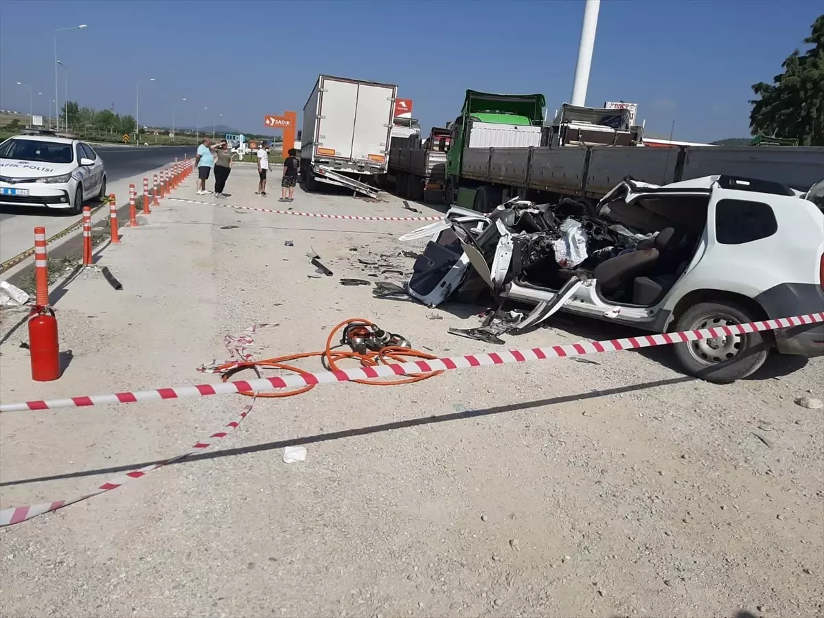 Denizli'de Tıra Çarpan Otomobilde 1 Kişi Öldü
