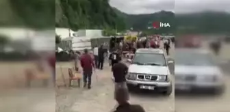 Hopa'da Kurban Pazarını Birbirine Katan Boğa