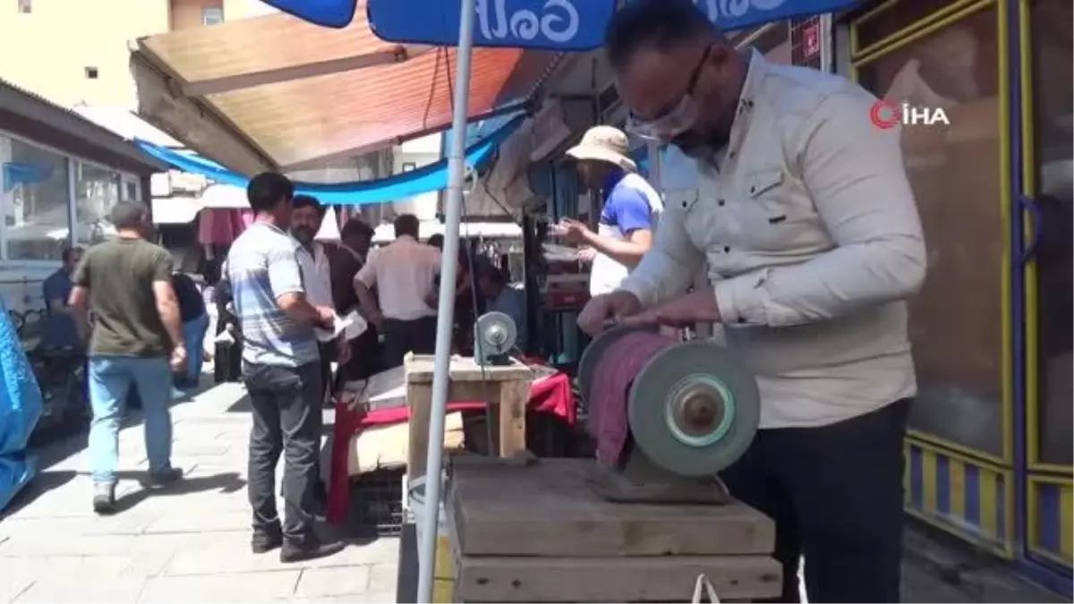 Kars'ta Bıçaklar Kurbanlıklar İçin Bileniyor