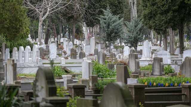 Mezarlığa abdestsiz girilir mi? Abdestsiz mezarlığa gidilir mi? Mezarlık ziyareti abdestsiz yapılır mı? Kabir ziyaretinde abdest alınır mı?