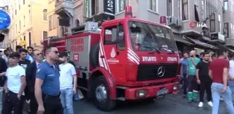 Taksim'de intihar etmek isteyen şahsı polis ekipleri kelepçeleyerek kurtardı